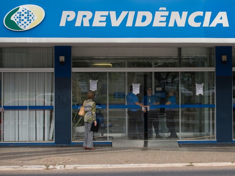 Benefício do INSS para quem ganha acima do salário mínimo sobe 6,58%