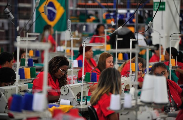 Reforma terá idade mínima de 62 anos para mulher se aposentar