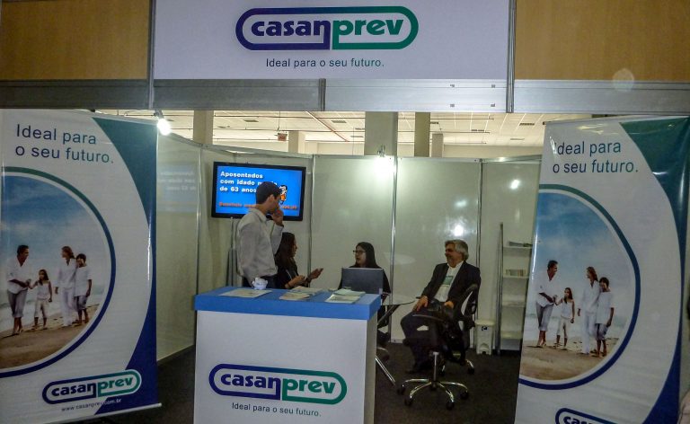 Stand da Fundação recebe Participantes no CONCASAN