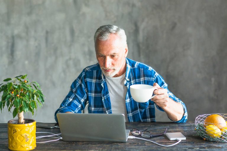 Aposentados já podem acessar seus demonstrativos pela internet