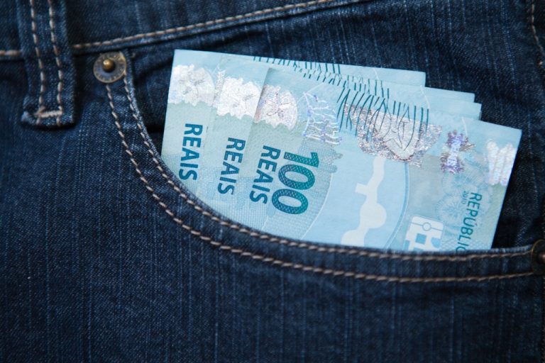 13º benefício será pago dia 25. O que fazer com ele?