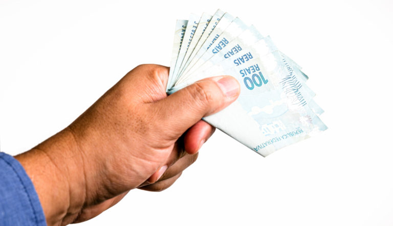 13º Benefício: 74,2% aprovam a antecipação